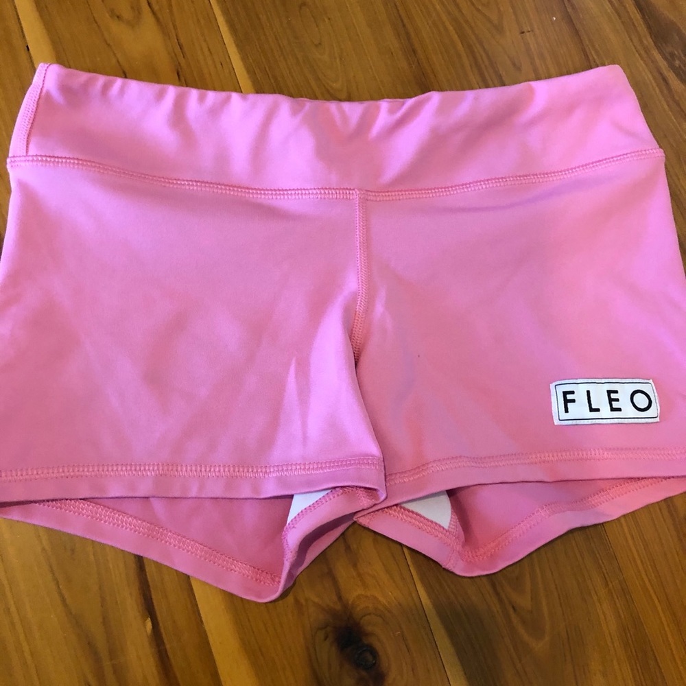 Fleo bright pink 3.25 shorts M